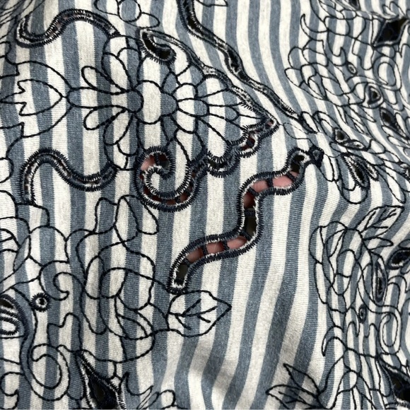 Anthropologie Postmark Shirt Womens Size Medium First Mate Top Embroidered - Picture 11 of 11